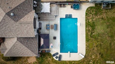 Tiny photo for 1615 POSEY Street, Marion, IL 62959 (MLS # EB458477)