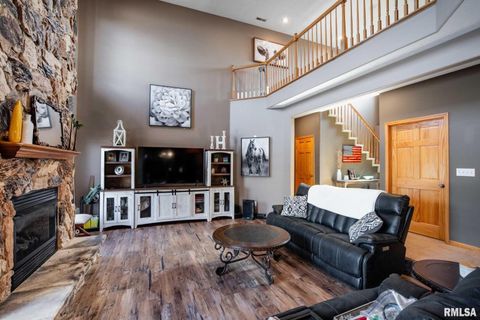 Tiny photo for 1615 POSEY Street, Marion, IL 62959 (MLS # EB458477)