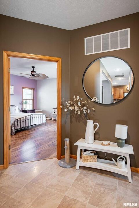 Tiny photo for 1615 POSEY Street, Marion, IL 62959 (MLS # EB458477)