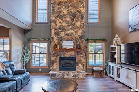 Tiny photo for 1615 POSEY Street, Marion, IL 62959 (MLS # EB458477)