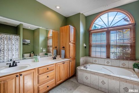 Tiny photo for 1615 POSEY Street, Marion, IL 62959 (MLS # EB458477)