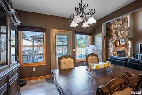 Tiny photo for 1615 POSEY Street, Marion, IL 62959 (MLS # EB458477)