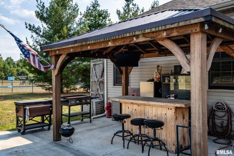 Tiny photo for 1615 POSEY Street, Marion, IL 62959 (MLS # EB458477)