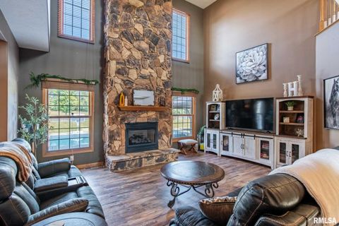 Tiny photo for 1615 POSEY Street, Marion, IL 62959 (MLS # EB458477)