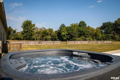 Tiny photo for 1615 POSEY Street, Marion, IL 62959 (MLS # EB458477)