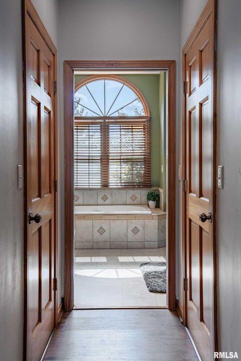 Tiny photo for 1615 POSEY Street, Marion, IL 62959 (MLS # EB458477)