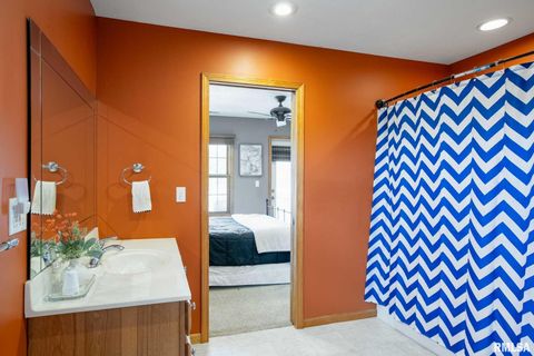 Tiny photo for 1615 POSEY Street, Marion, IL 62959 (MLS # EB458477)