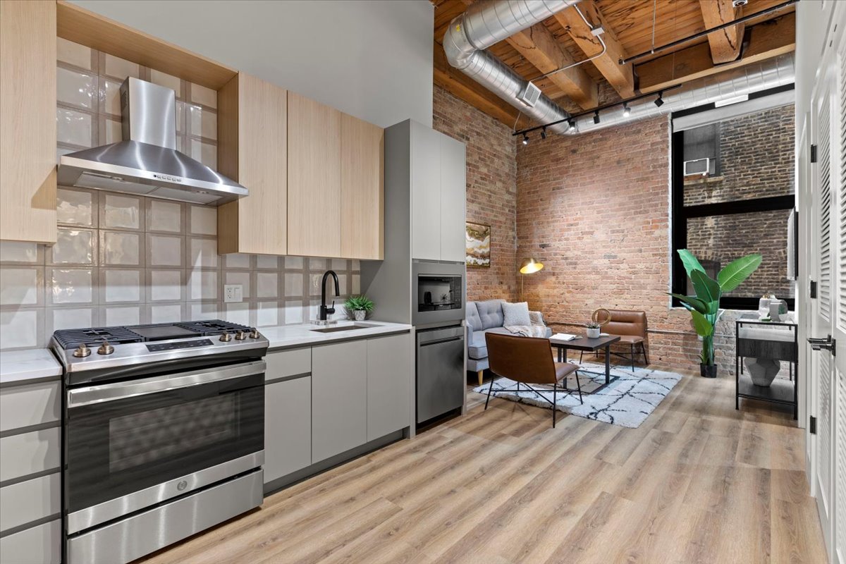 153 W Ohio Street 208