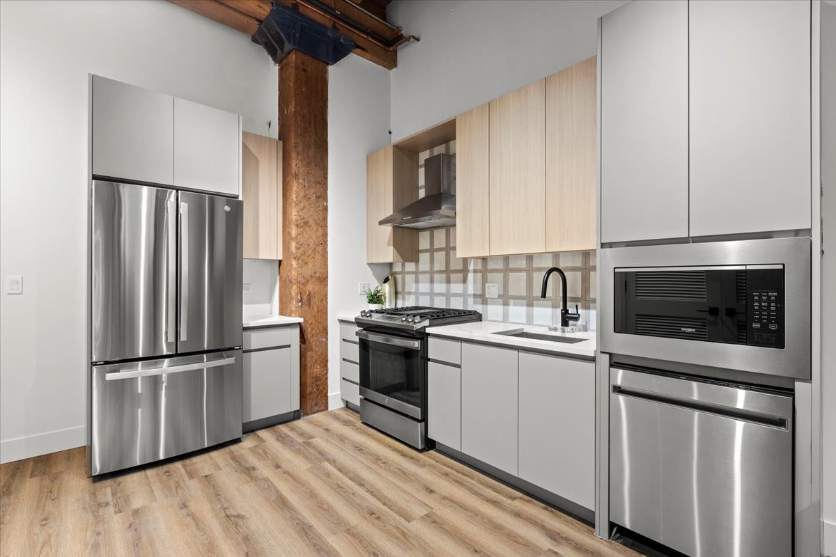 153 W Ohio Street 208