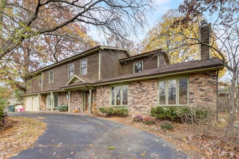 Single Family Residence in Mundelein IL 240 BANBURY Road.jpg