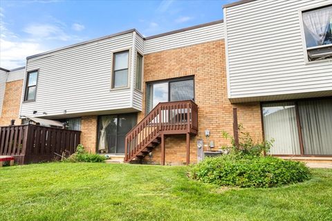 Tiny photo for 363 Oaktree Court, Hoffman Estates, IL 60169 (MLS # 12460250)