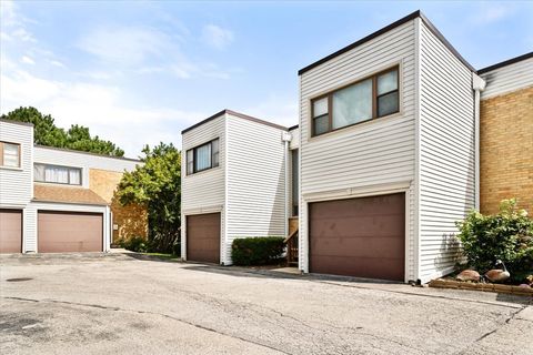 Tiny photo for 363 Oaktree Court, Hoffman Estates, IL 60169 (MLS # 12460250)