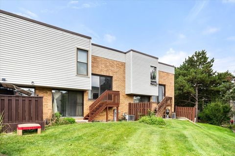 Tiny photo for 363 Oaktree Court, Hoffman Estates, IL 60169 (MLS # 12460250)