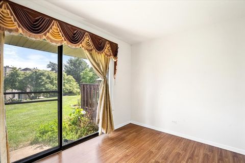 Tiny photo for 363 Oaktree Court, Hoffman Estates, IL 60169 (MLS # 12460250)