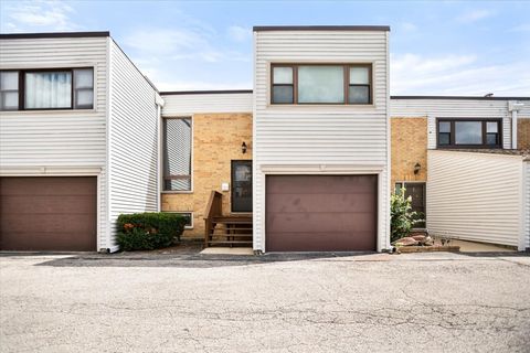 Tiny photo for 363 Oaktree Court, Hoffman Estates, IL 60169 (MLS # 12460250)