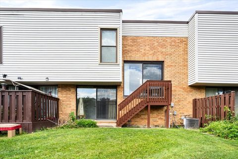 Tiny photo for 363 Oaktree Court, Hoffman Estates, IL 60169 (MLS # 12460250)