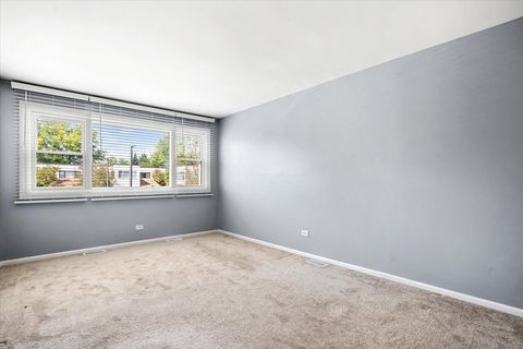 Tiny photo for 363 Oaktree Court, Hoffman Estates, IL 60169 (MLS # 12460250)