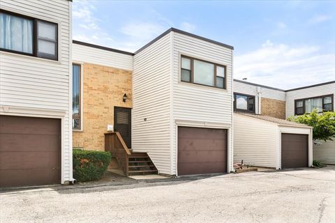 Tiny photo for 363 Oaktree Court, Hoffman Estates, IL 60169 (MLS # 12460250)