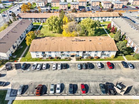 Tiny photo for 8896 David Place #2E, Des Plaines, IL 60016 (MLS # 12509034)