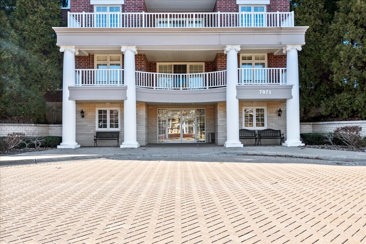 7071 W Touhy Avenue 403