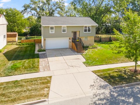 Tiny photo for 13 S Victoria Lane, Streamwood, IL 60107 (MLS # 12591463)