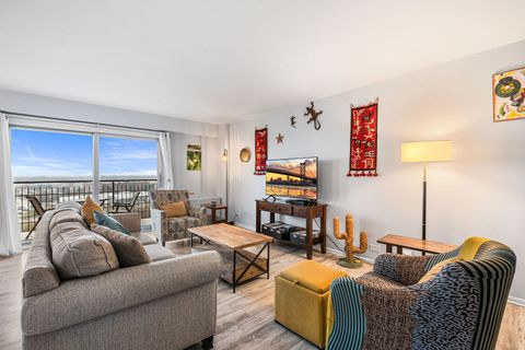 Tiny photo for 6833 N Kedzie Avenue #1404, Chicago, IL 60645 (MLS # 12612612)