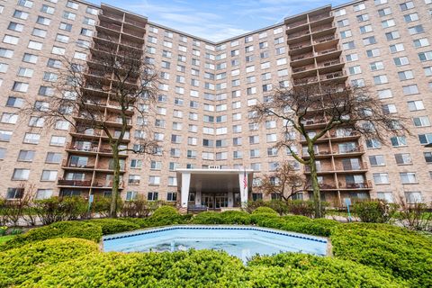 Tiny photo for 6833 N Kedzie Avenue #1404, Chicago, IL 60645 (MLS # 12612612)