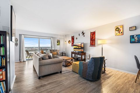 Tiny photo for 6833 N Kedzie Avenue #1404, Chicago, IL 60645 (MLS # 12612612)