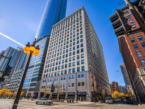 2 beds bed, 1 baths bath property at 910 S Michigan Avenue 916, Chicago, IL 60605