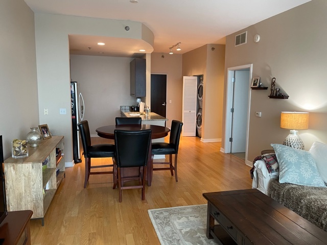 303 W OHIO Street 3501