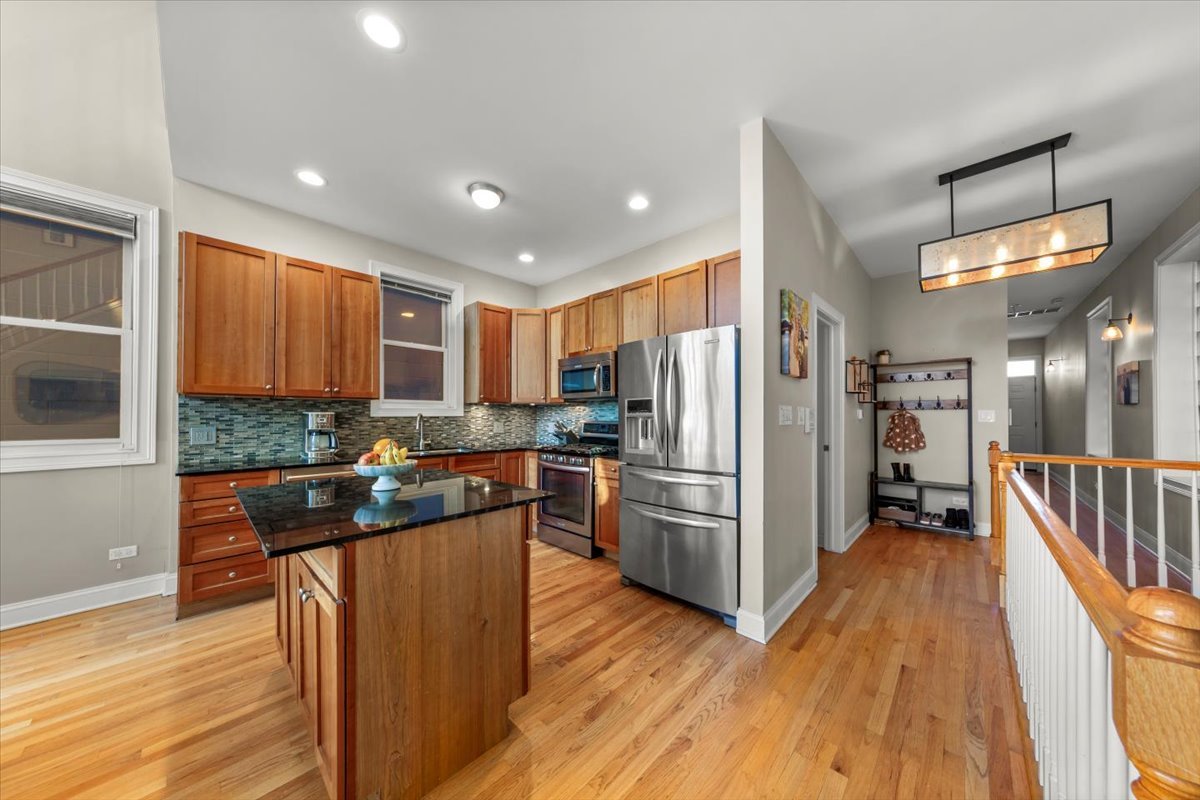 2329 N LEAVITT Street 3