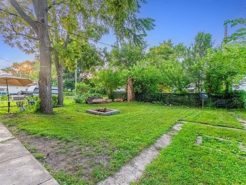Tiny photo for 915 E Prairie Street, Pontiac, IL 61764 (MLS # 12488470)