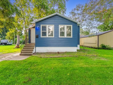Photo of 915 E Prairie Street, Pontiac, IL 61764 (MLS # 12488470)
