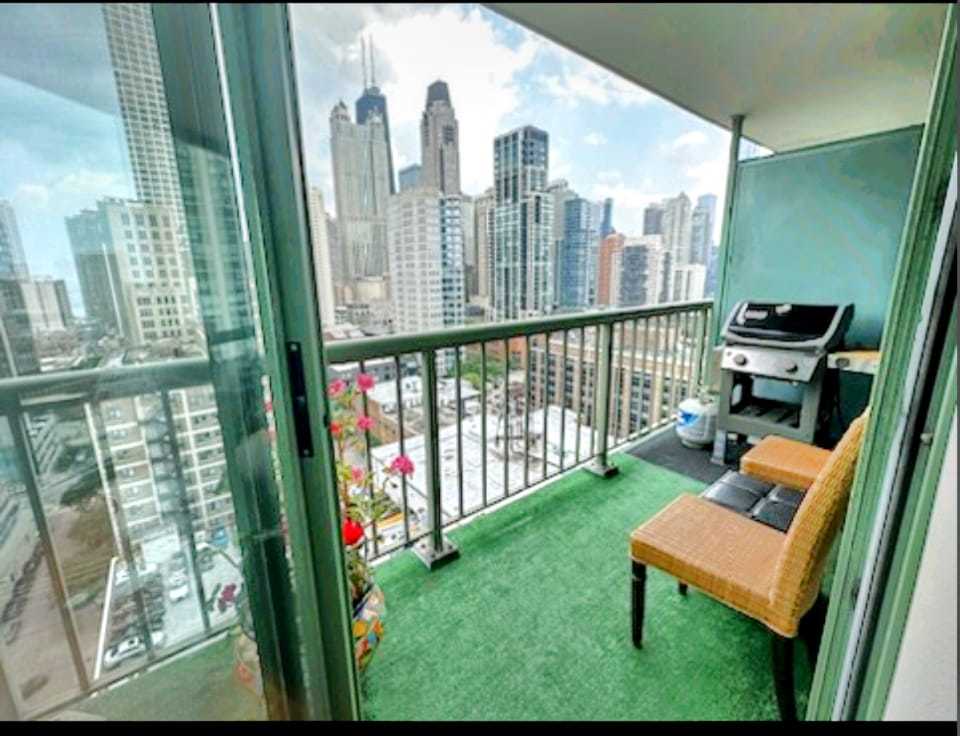 111 W Maple Street 1401