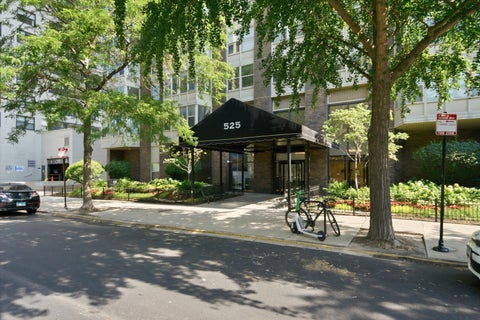 Tiny photo for 525 W Hawthorne Place #2004, Chicago, IL 60657 (MLS # 12721710)