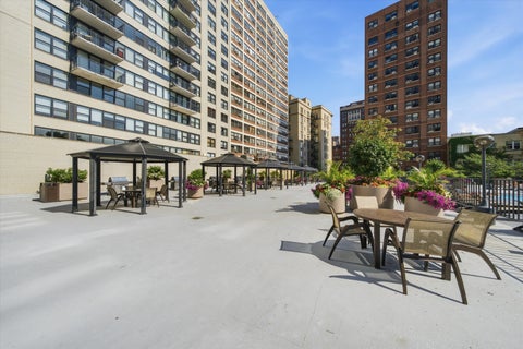 Tiny photo for 525 W Hawthorne Place #2004, Chicago, IL 60657 (MLS # 12721710)