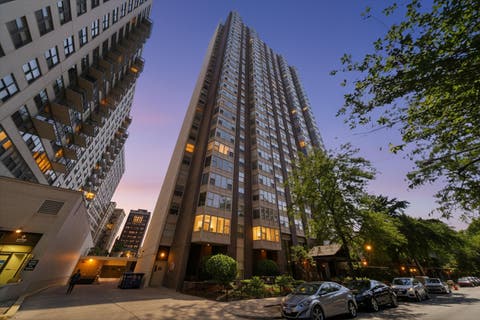 Tiny photo for 525 W Hawthorne Place #2004, Chicago, IL 60657 (MLS # 12721710)