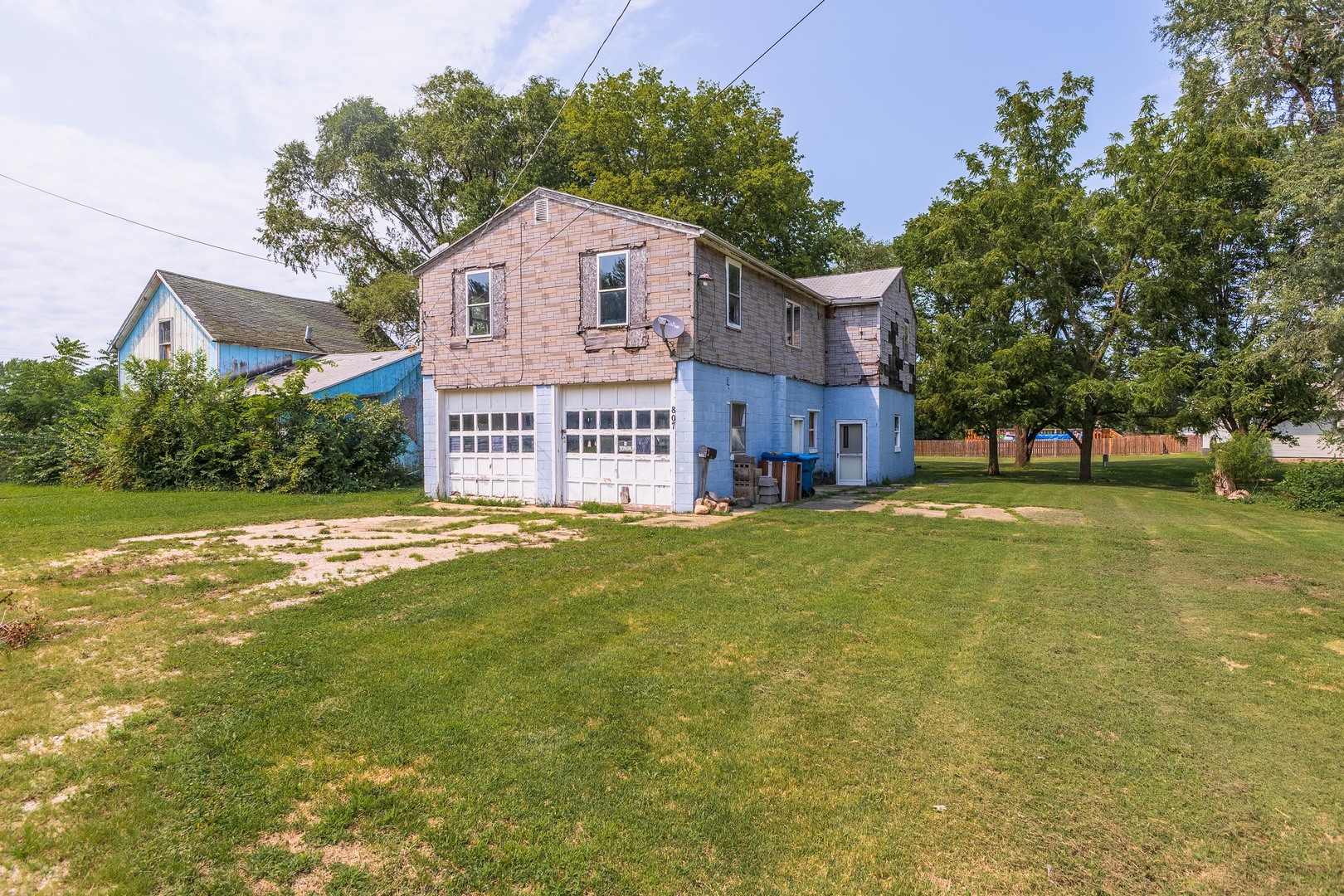 807 W Henry Street