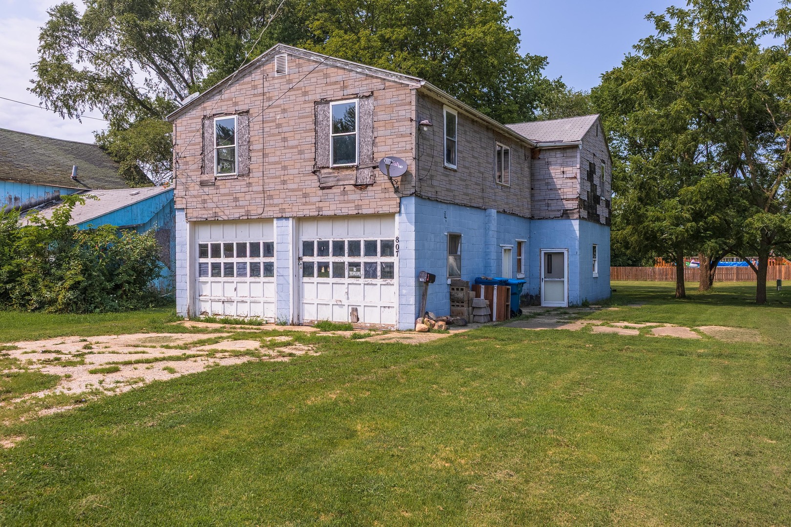 807 W Henry Street