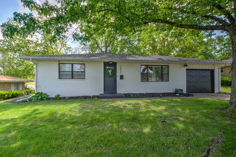 Photo of 1402 HILLTOP Drive, Pekin, IL 61554 (MLS # 12636703)