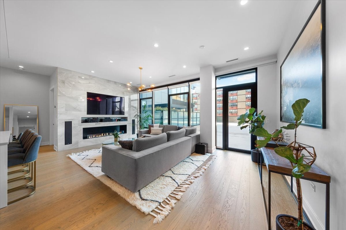 6 N Bishop Street 206