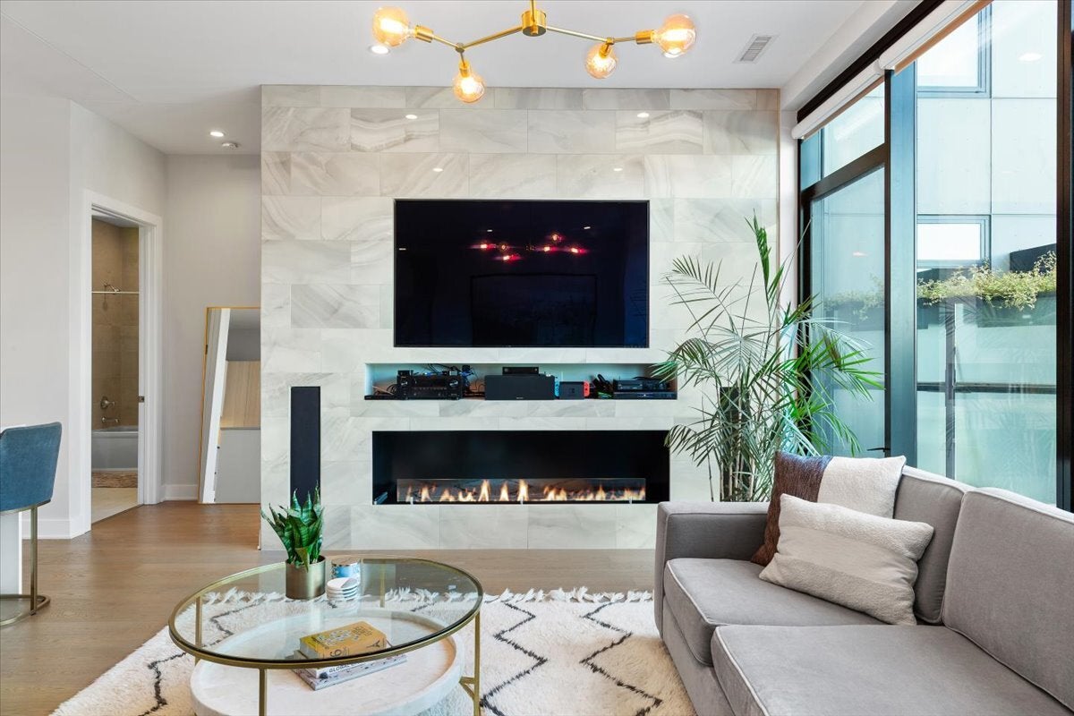 6 N Bishop Street 206