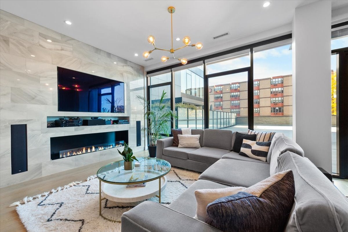 6 N Bishop Street 206