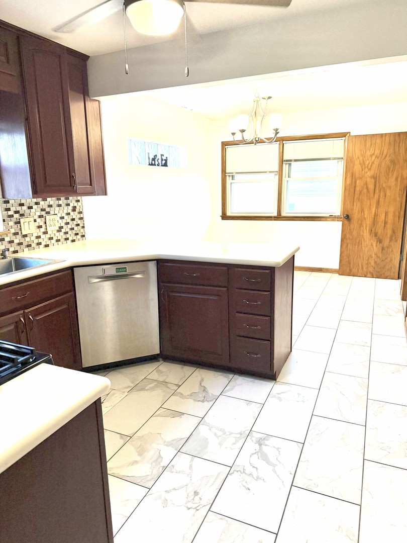 6023 W 64th Street