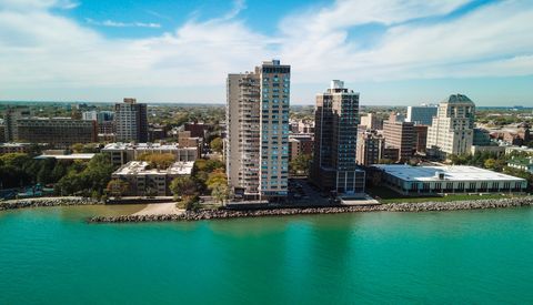 Photo of 6301 N Sheridan Road #24E, Chicago, IL 60660 (MLS # 12634005)