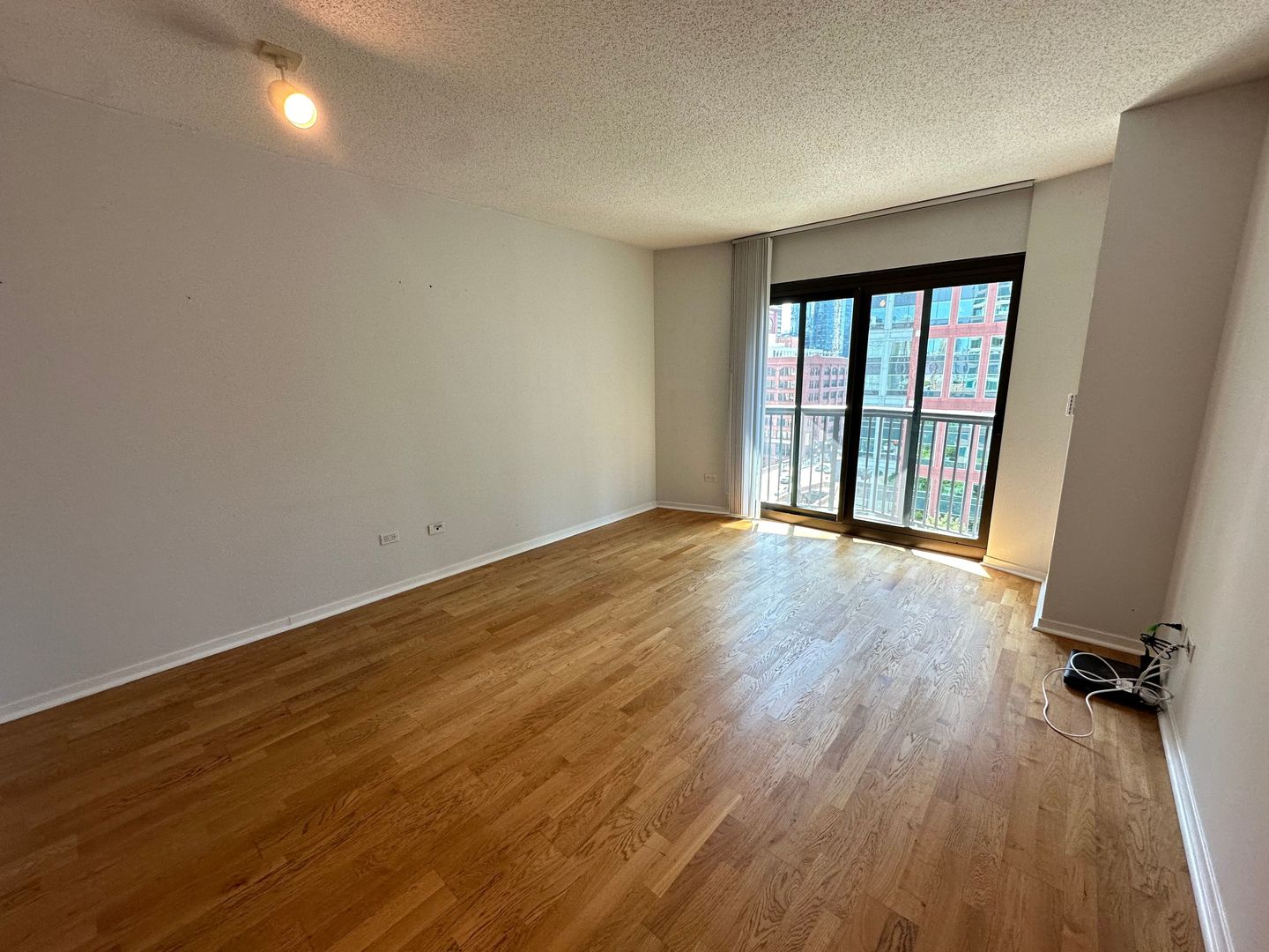 400 N La Salle Drive 906