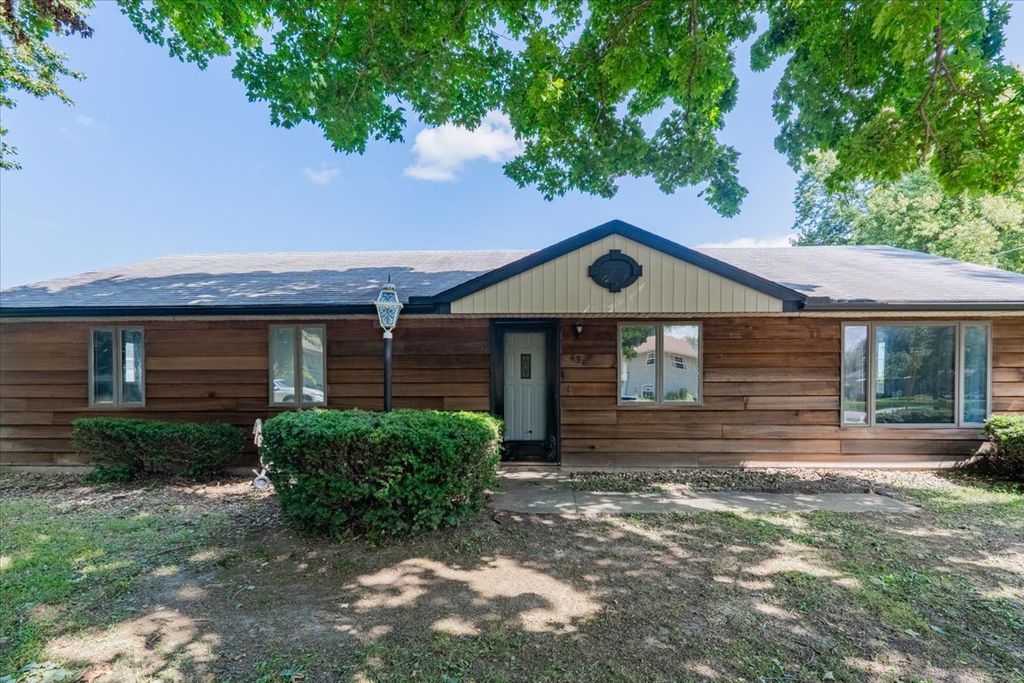 Photo for 436 Standish Drive, Bloomington, IL 61704 (MLS # 12464620)