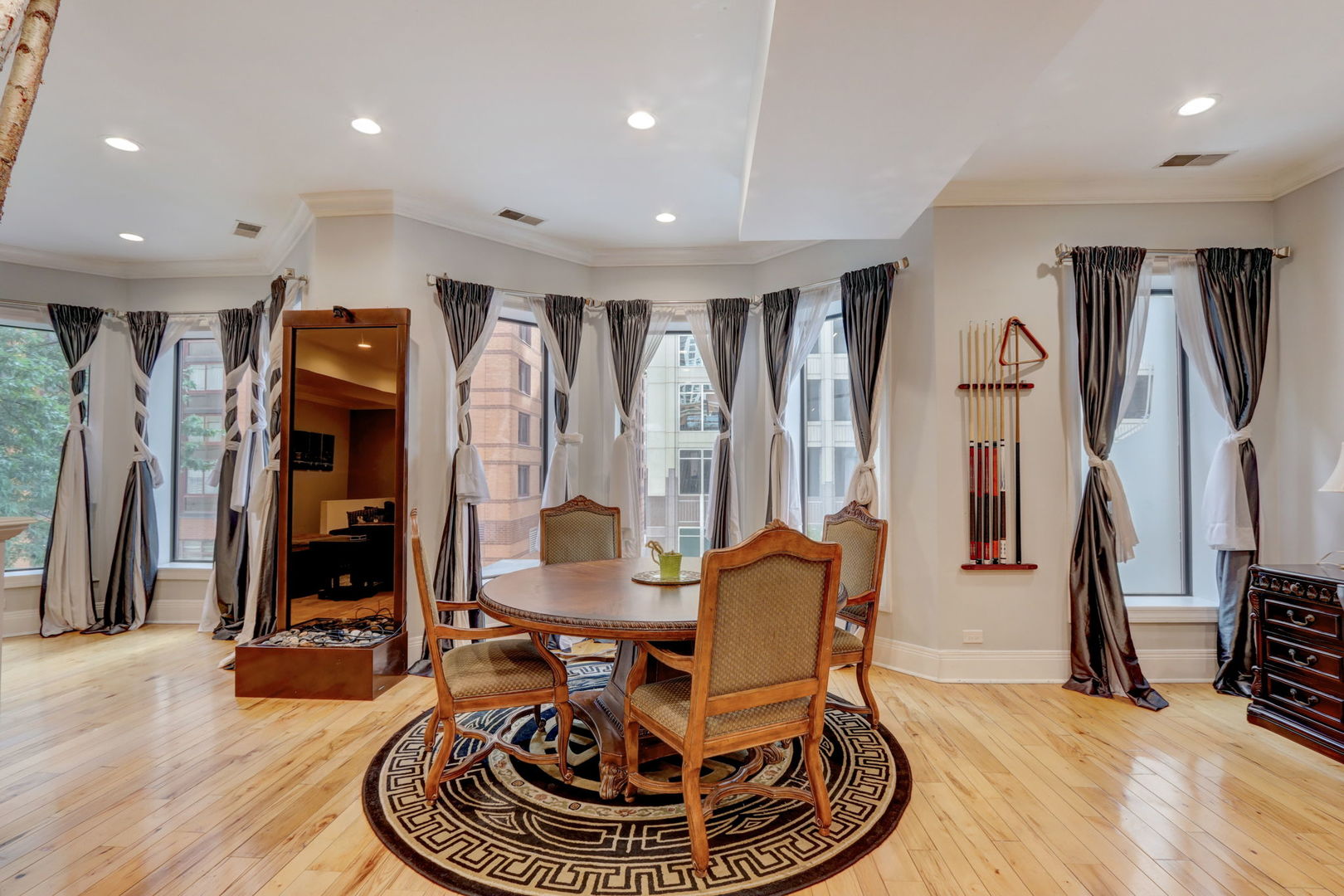 22 W Ontario Street 400