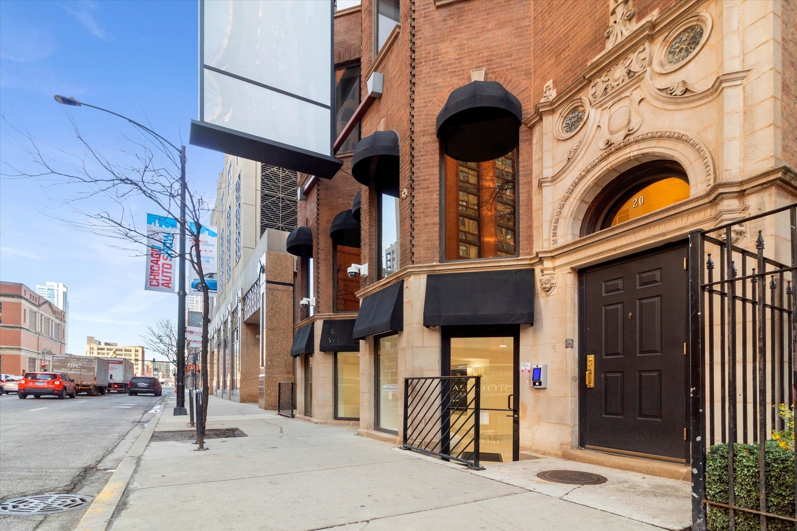 22 W Ontario Street 400