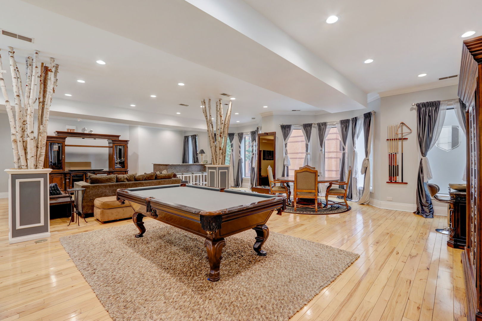 22 W Ontario Street 400